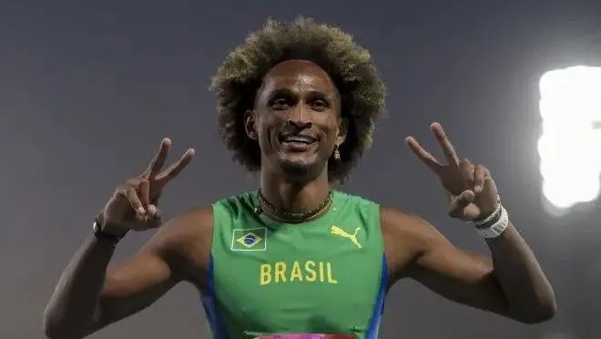 Alison dos Santos encerra temporada com cinco títulos e recorde mundial